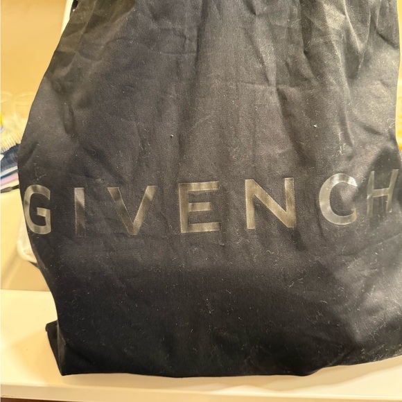 Givenchy - Picture 6 of 10